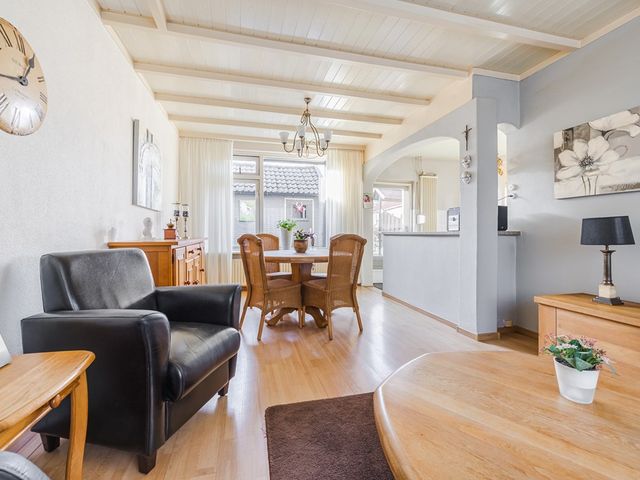 Schelpstraat 8, Halsteren