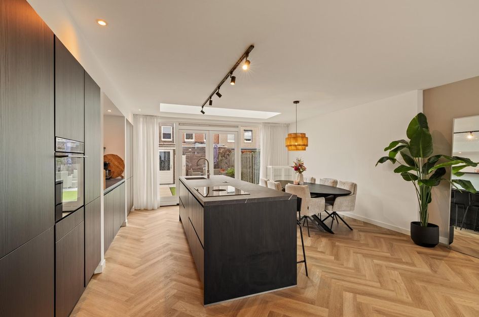 Dr. Hadriaan van Neslaan 86