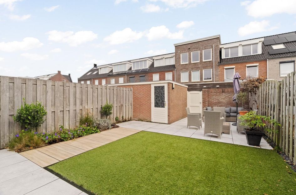 Dr. Hadriaan van Neslaan 86