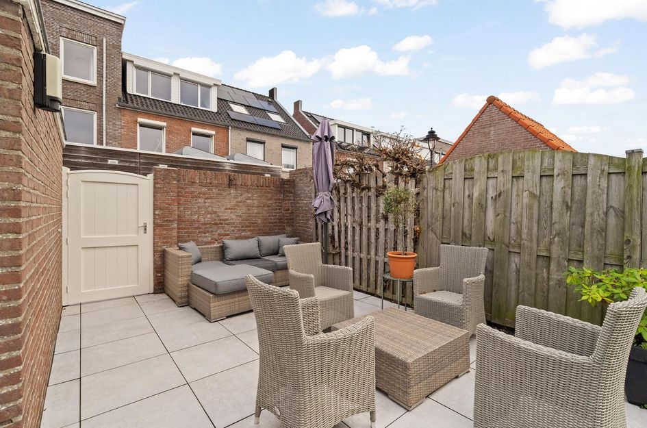 Dr. Hadriaan van Neslaan 86