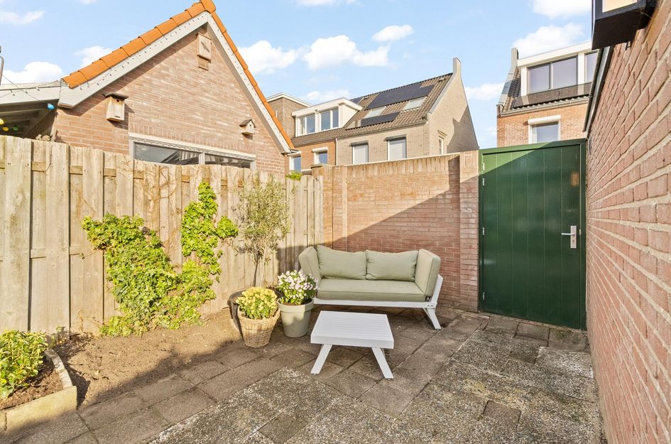 Dr. Hadriaan van Neslaan 80