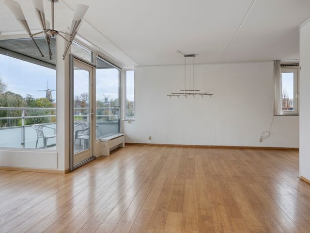 Joop den Uyllaan 105, Schiedam