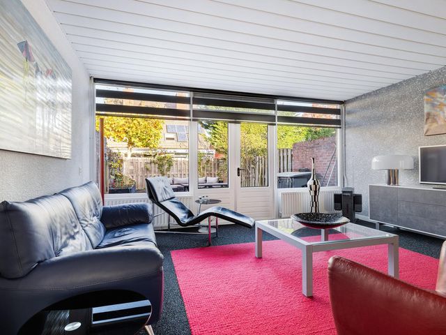 Willem-Alexanderplantsoen 142, Barendrecht