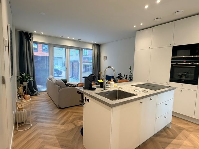 Chris Van Abkoudestraat 21, Leiden