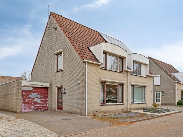 Churchillhof 38, Kloosterzande