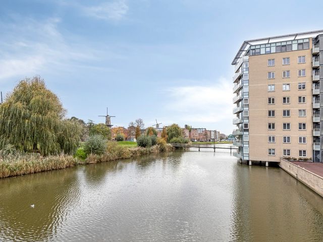 Joop den Uyllaan 105, Schiedam