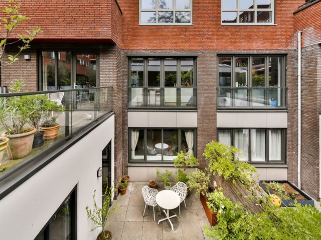 Revaleiland 425, Amsterdam