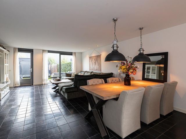 Ocker Repelaerstraat 22, Molenaarsgraaf