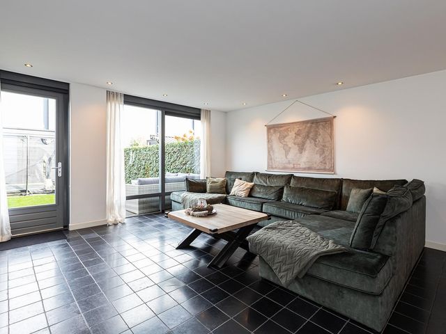 Ocker Repelaerstraat 22, Molenaarsgraaf