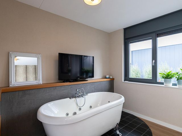 Ocker Repelaerstraat 22, Molenaarsgraaf