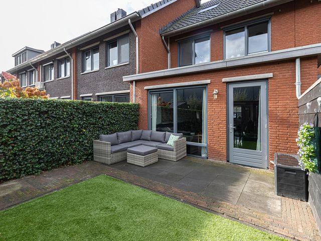 Ocker Repelaerstraat 22, Molenaarsgraaf