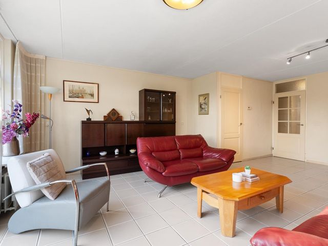 Slingebeekstraat 104, Almere