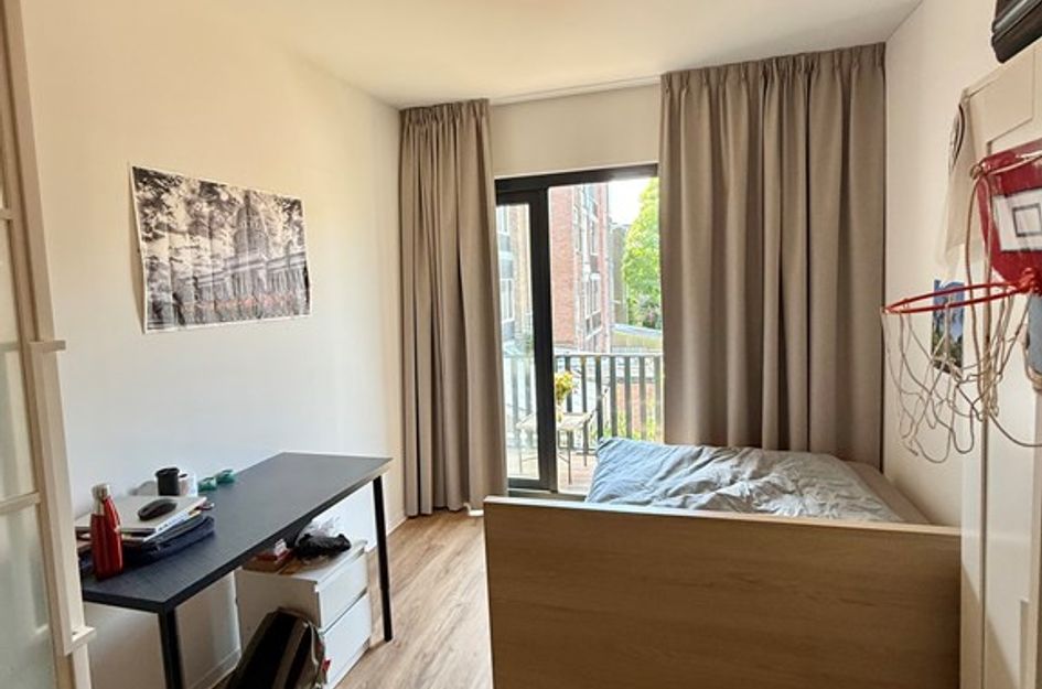 1e Middellandstraat 72D