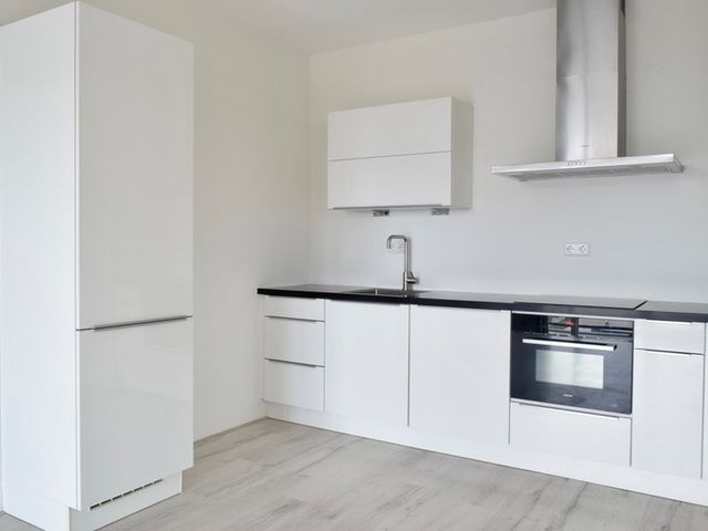 Nida Senffstraat 75, Amsterdam