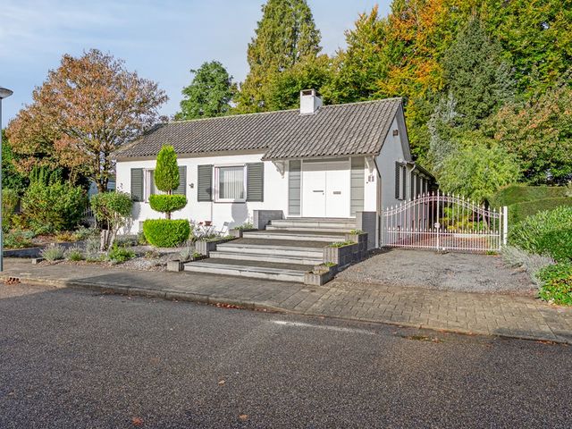 Debijestraat 48, Geleen