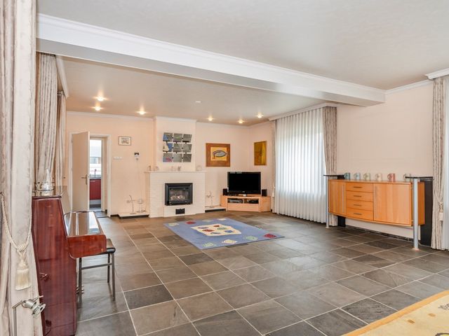 Debijestraat 48, Geleen