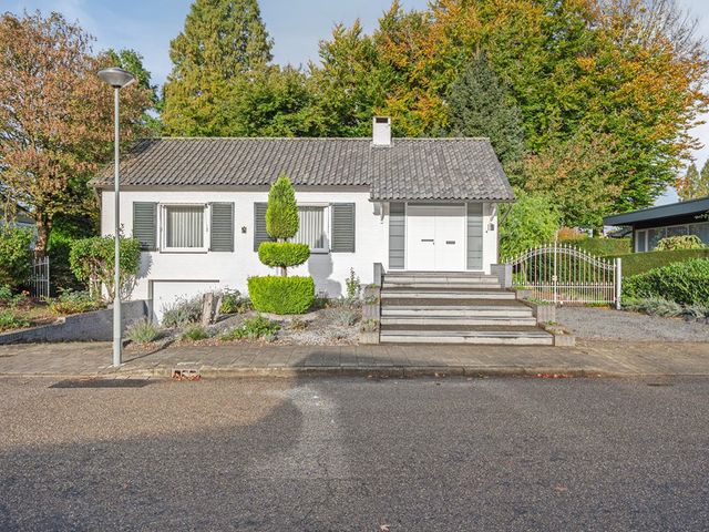 Debijestraat 48, Geleen