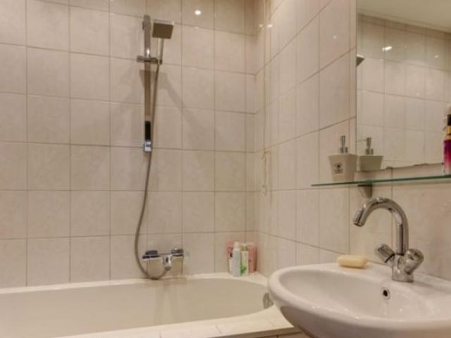 Hendrinaland ONG, Den Haag