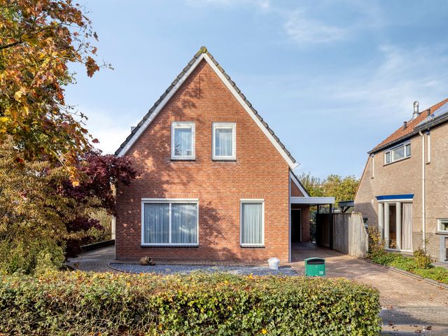 Esdoorn 29, Oost West en Middelbeers