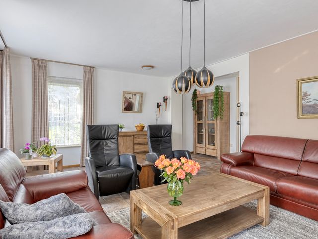 Esdoorn 29, Oost West en Middelbeers