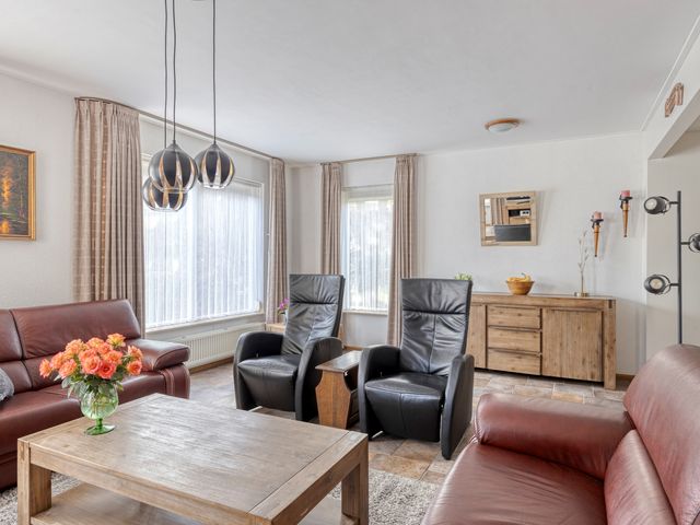 Esdoorn 29, Oost West en Middelbeers