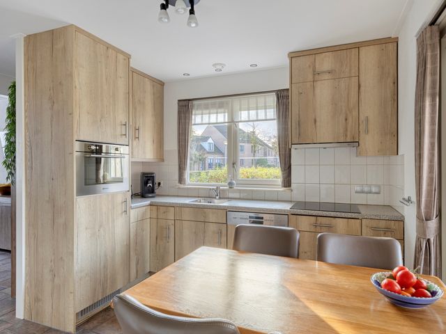 Esdoorn 29, Oost West en Middelbeers