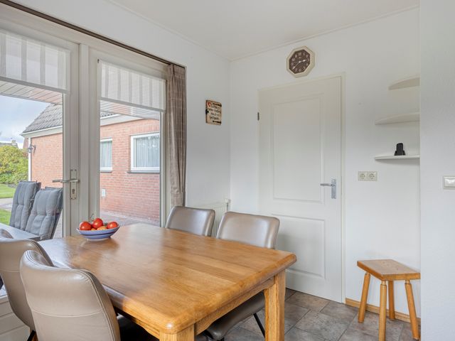 Esdoorn 29, Oost West en Middelbeers