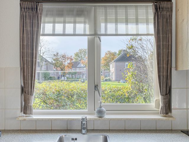 Esdoorn 29, Oost West en Middelbeers