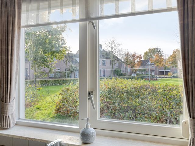 Esdoorn 29, Oost West en Middelbeers