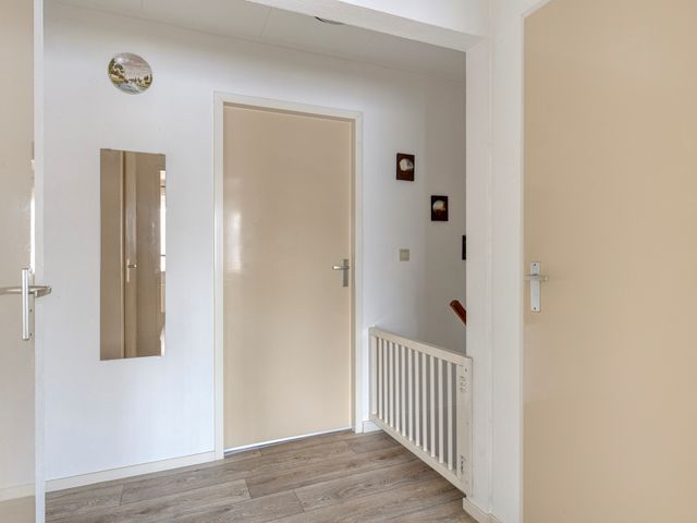 Esdoorn 29, Oost West en Middelbeers