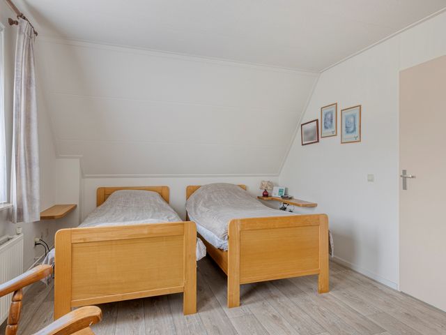 Esdoorn 29, Oost West en Middelbeers