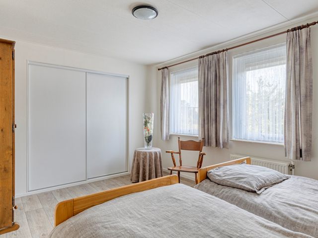 Esdoorn 29, Oost West en Middelbeers