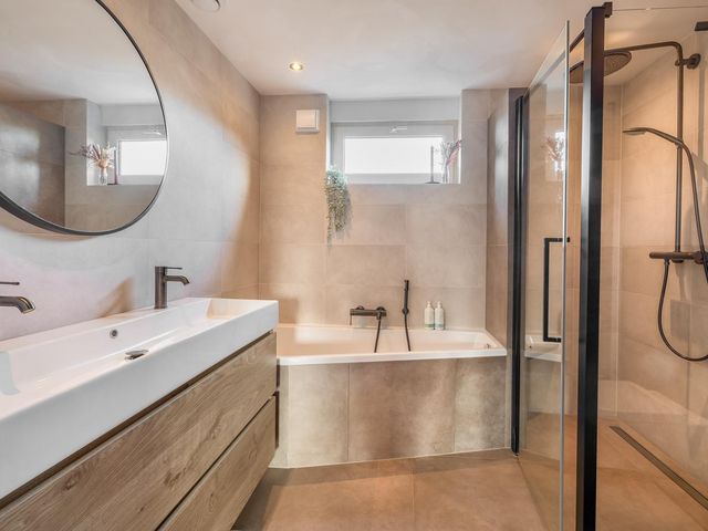 Hemelsleutel 13, Tegelen