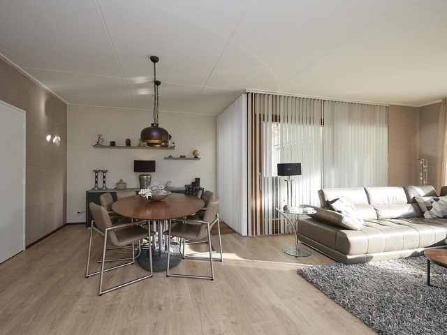 van Middelhovenstraat 42, Axel