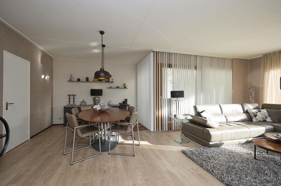 van Middelhovenstraat 42