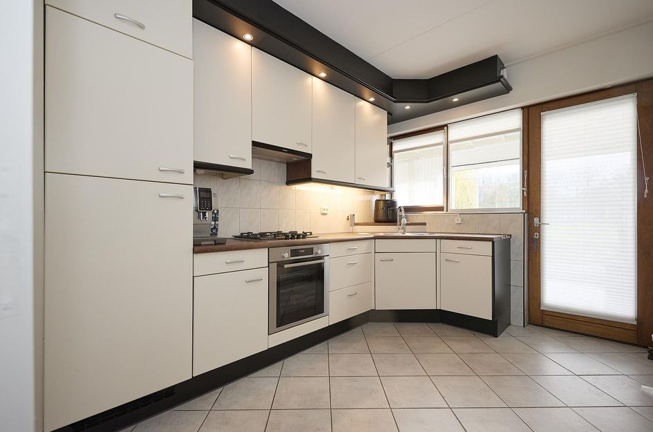 van Middelhovenstraat 42