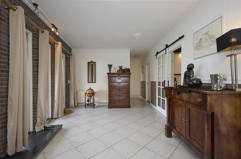 van Middelhovenstraat 42