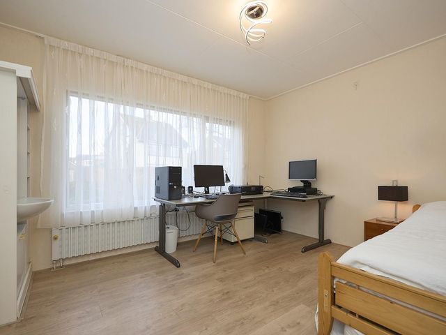 van Middelhovenstraat 42, Axel