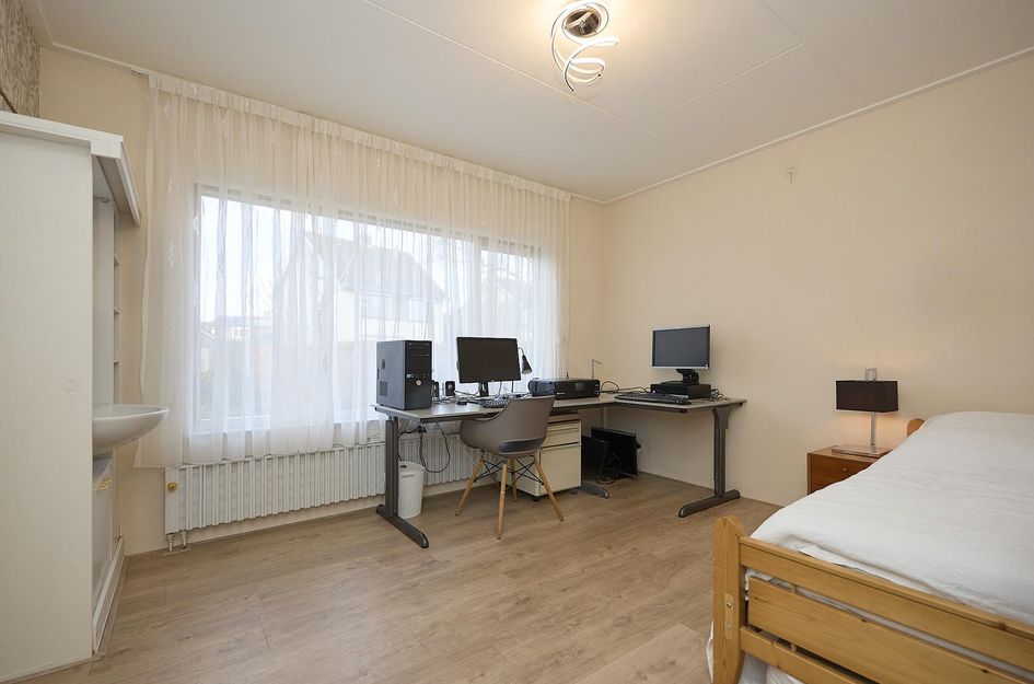 van Middelhovenstraat 42