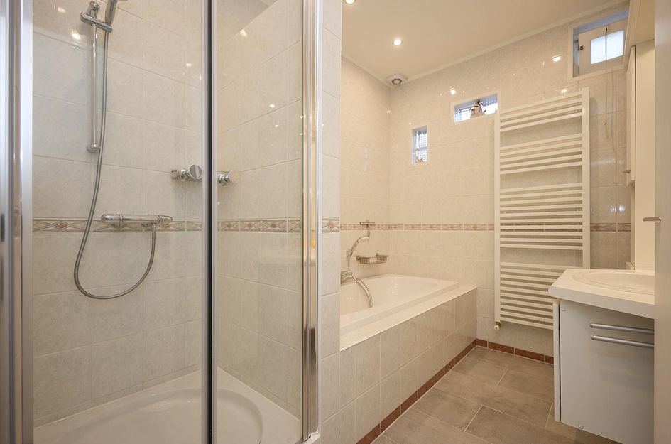 van Middelhovenstraat 42