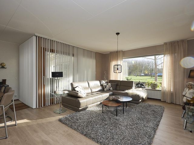 van Middelhovenstraat 42, Axel