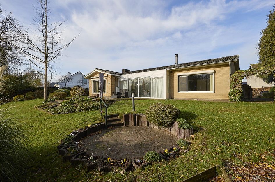 van Middelhovenstraat 42