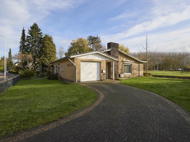 van Middelhovenstraat 42, Axel