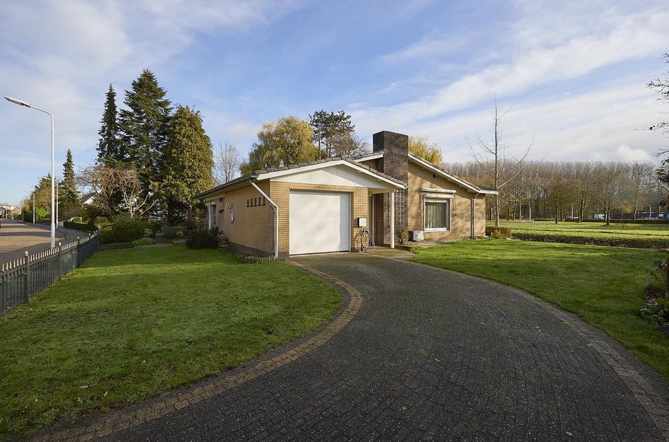 van Middelhovenstraat 42