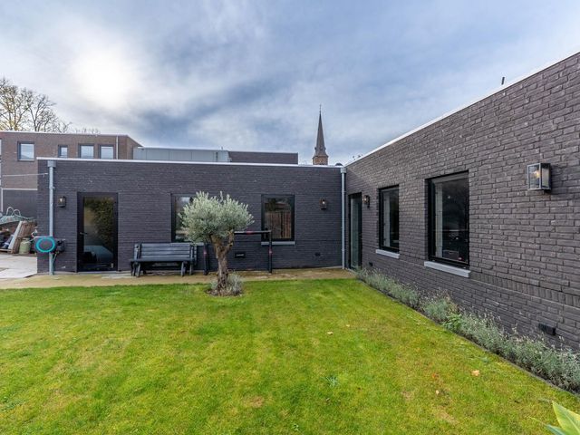 Albionstraat 24, Leunen