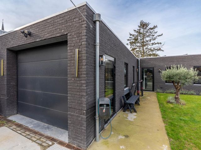 Albionstraat 24, Leunen