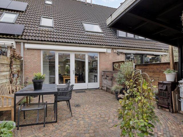 Klompenmaker 19, Oud-Beijerland