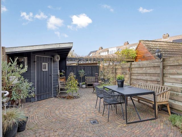 Klompenmaker 19, Oud-Beijerland