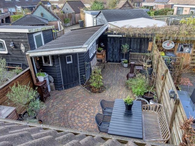 Klompenmaker 19, Oud-Beijerland