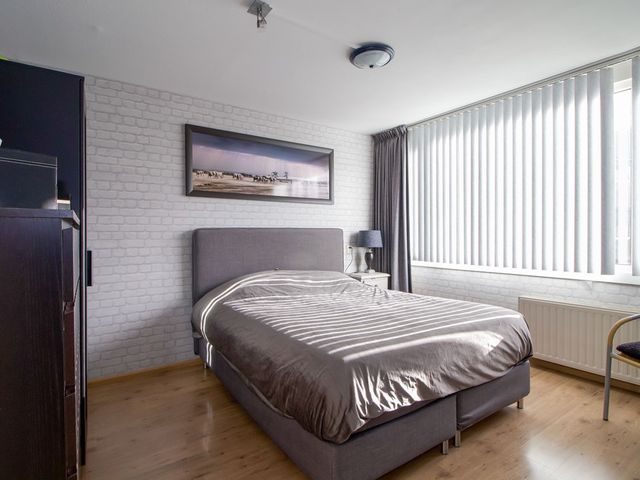 Van Anrooyplein 8, Bunschoten-Spakenburg